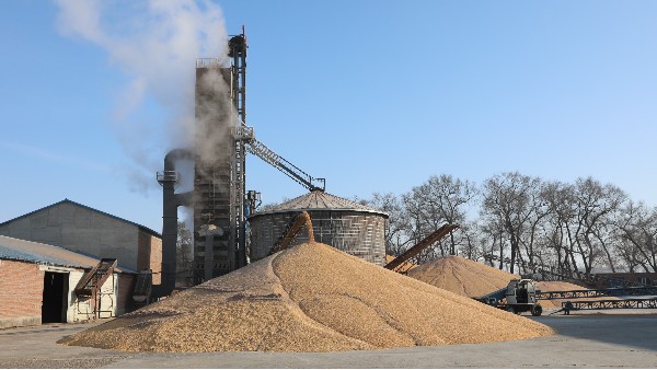 扭虧為盈，糧食烘干用上秸稈打捆直燃鍋爐就是省